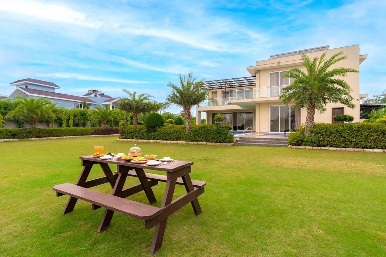 Stayvista At Blanc Belle With Outdoor Pool Sohna Εξωτερικό φωτογραφία