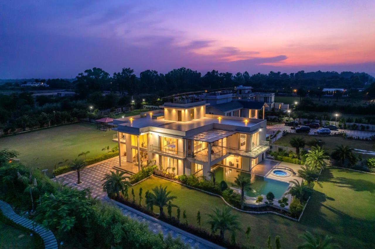 Stayvista At Blanc Belle With Outdoor Pool Sohna Εξωτερικό φωτογραφία