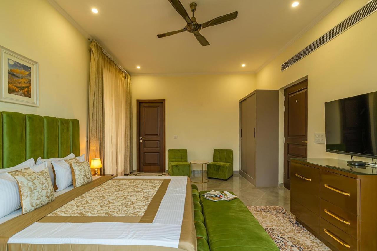 Stayvista At Blanc Belle With Outdoor Pool Sohna Εξωτερικό φωτογραφία