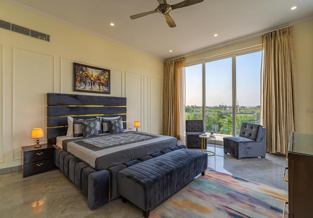 Stayvista At Blanc Belle With Outdoor Pool Sohna Εξωτερικό φωτογραφία