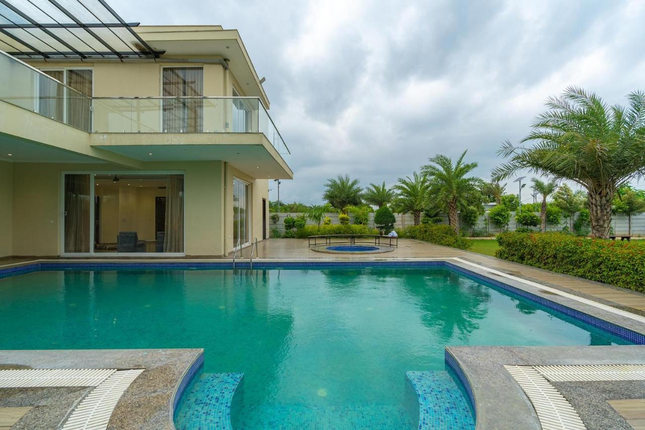 Stayvista At Blanc Belle With Outdoor Pool Sohna Εξωτερικό φωτογραφία