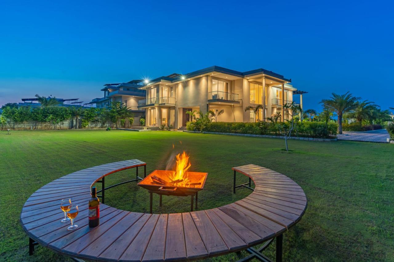 Stayvista At Blanc Belle With Outdoor Pool Sohna Εξωτερικό φωτογραφία